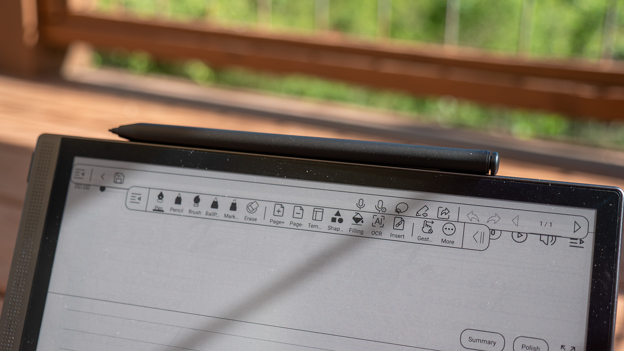 The stylus included with the Bigme B1051C Pro magnetically docked onto the top of the tablet