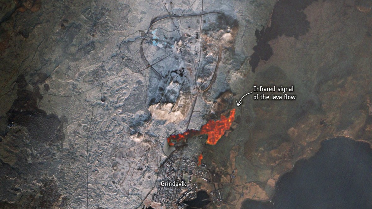 Satellites watch Iceland volcano spew lava towards fishing village (photo)