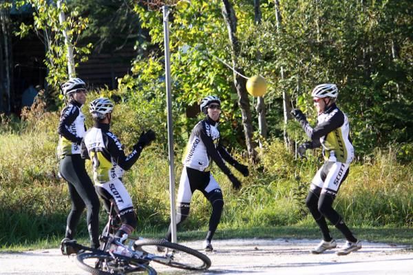 The 3Rox team warms up