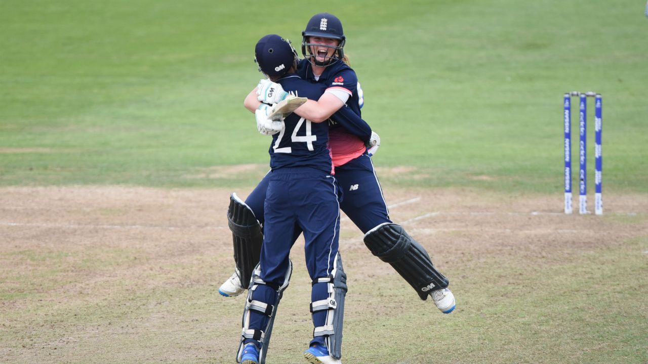 Jenny Gunn and Anya Shrubsole England women&amp;#039;s cricket team