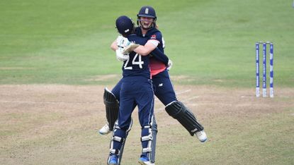 Jenny Gunn and Anya Shrubsole England women's cricket team