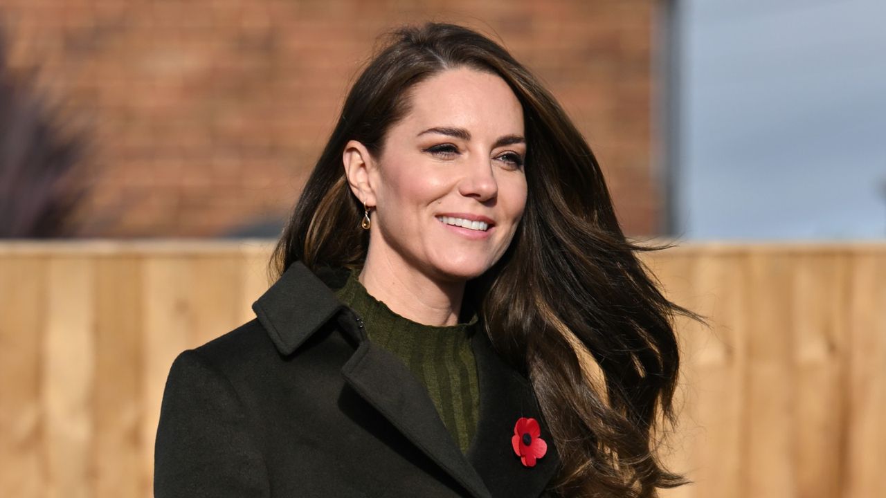 Kate Middleton gave her poppy away