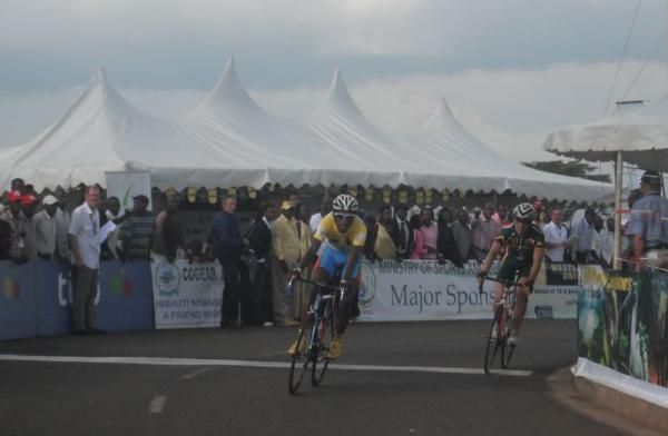 Overnight race leader Daniel Teklehaimanot (Eritrea) topped stage one winner Reinardt Janse Van Rensburg (South Africa) to lead in the field.