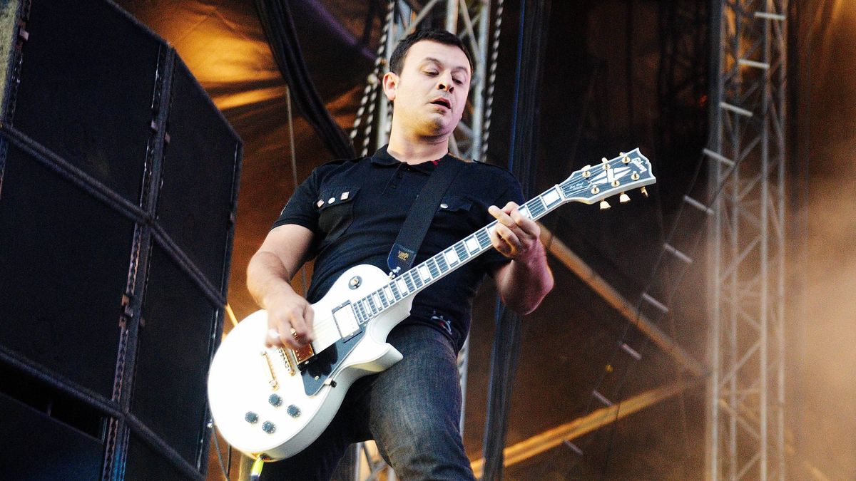 5 songs guitarists need to hear by… Manic Street Preachers