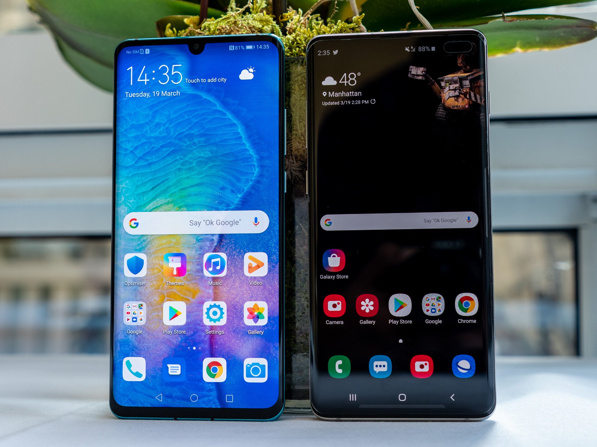 Сравнение самсунга и хуавей. Samsung Galaxy s10 Huawei p30. Samsung vs Huawei. Samsung Galaxy p30 Pro. Huawei 10s телефон.
