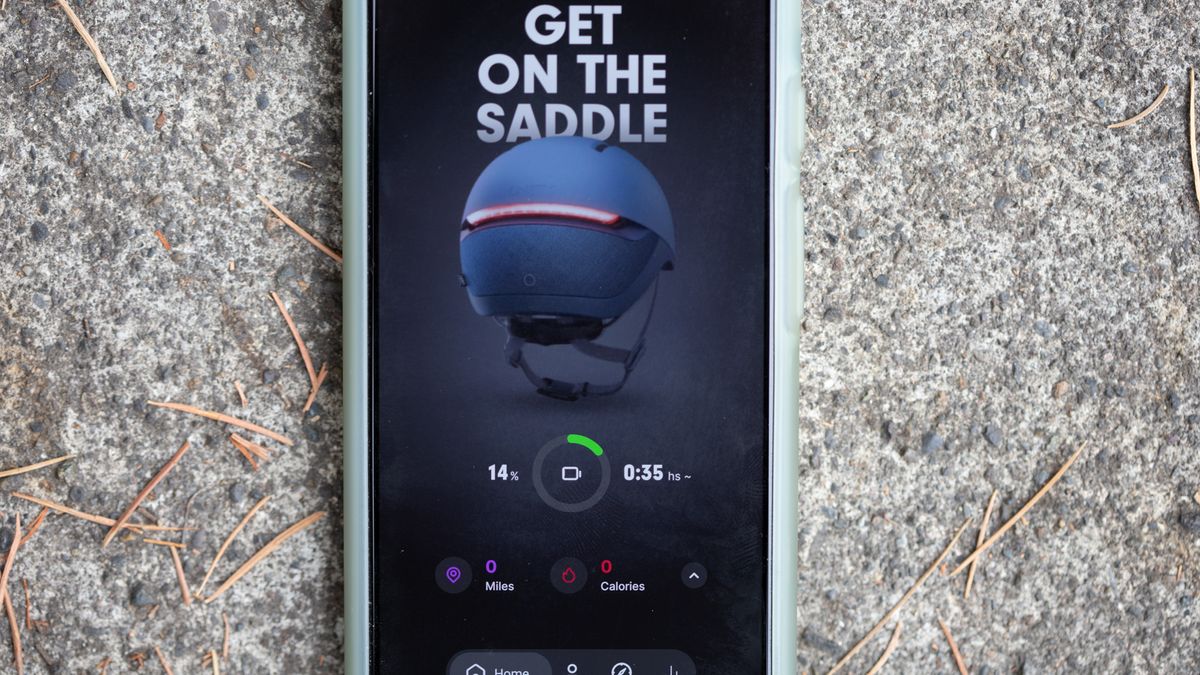 Unit1 Faro helmet connected to the app