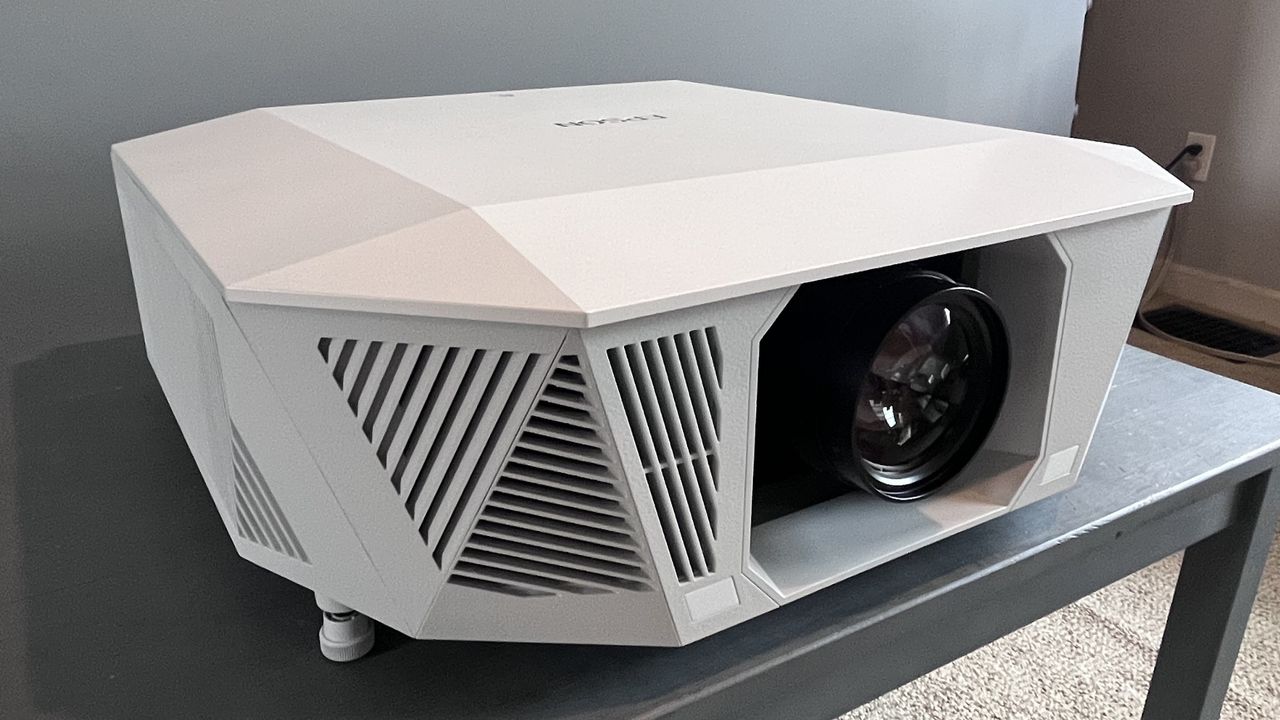 Epson QL7000 on table