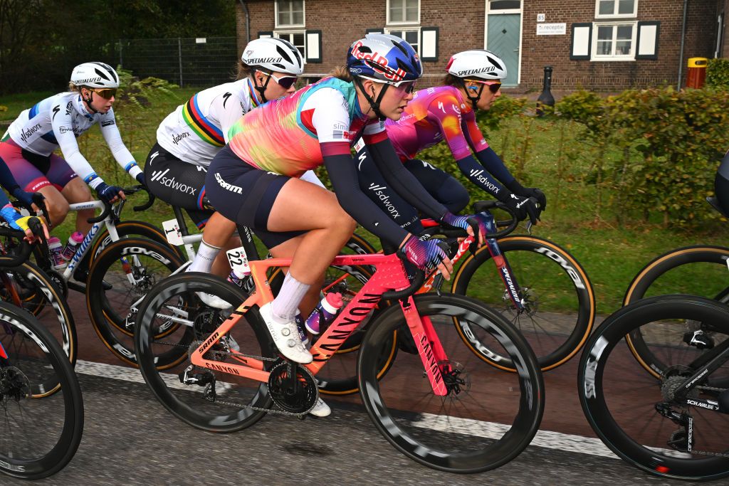 ARNHEM NETHERLANDS OCTOBER 13 Zoe Backstedt of The United Kingdom and Team CanyonSRAM Racing White Best Young Rider Jersey competes during the 26th Simac Ladies Tour 2024 Stage 6 a 1458km stage from Arnhem to Arnhem UCIWWT on October 13 2024 in Arnhem Netherlands Photo by Luc ClaessenGetty Images
