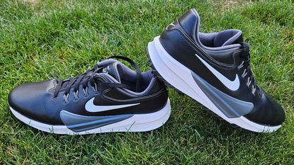 A general view of the Nike Victory Pro 4 Golf Shoes