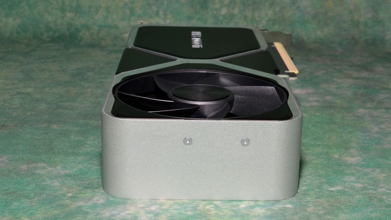 Nvidia GeForce RTX 4060 Ti Founders Edition photos and unboxing