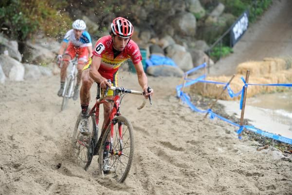 Ian Field (Hargroves Cycles), smooth on the beach