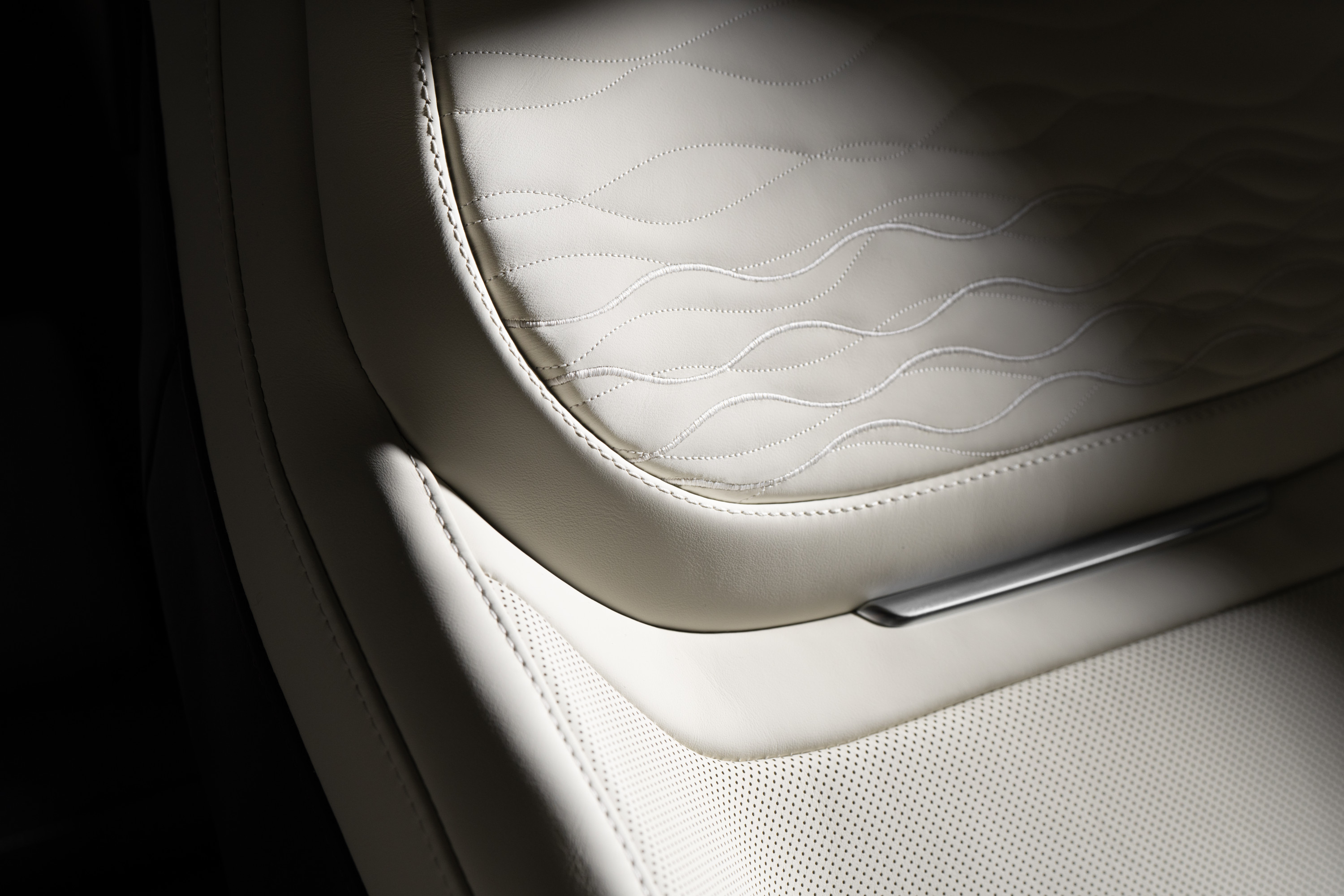 Details of the one-off Range Rover Pearl of Tay edition