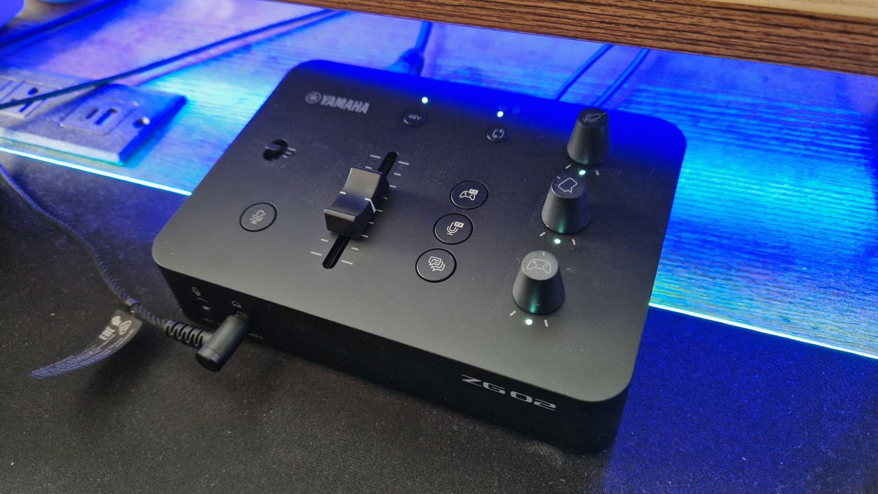 Yamaha ZG02's plain black chassis