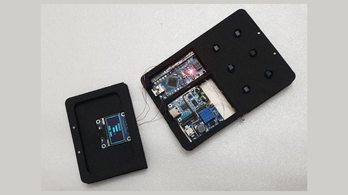 wjddnjsdnd's GameBox Clicker, a small console made from a fidget toy
