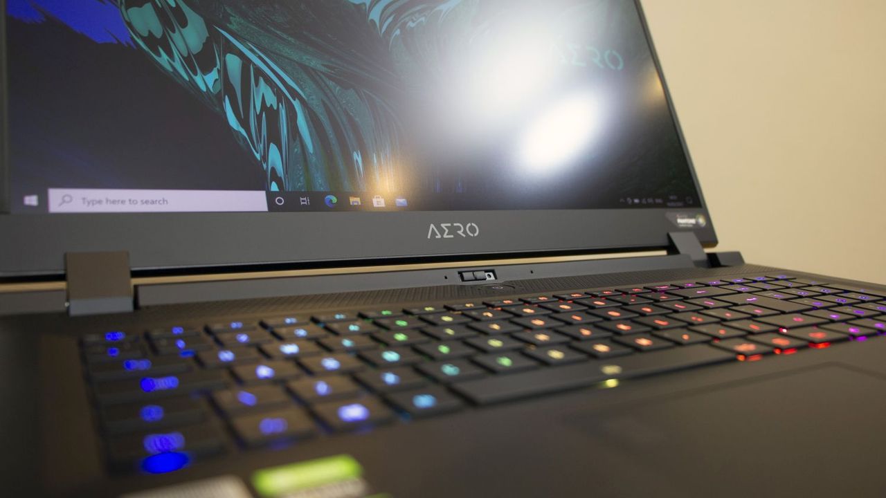 Gigabyte Aero 17 HDR YC logo detail