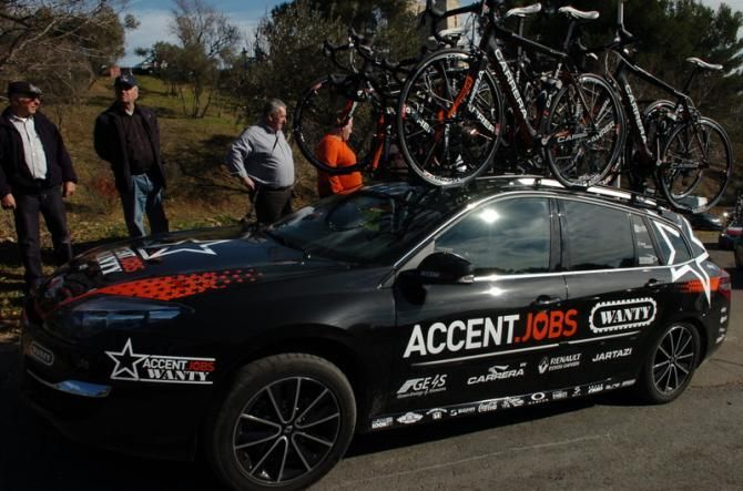 Accent Jobs - Wanty team car had a stealthy black finish