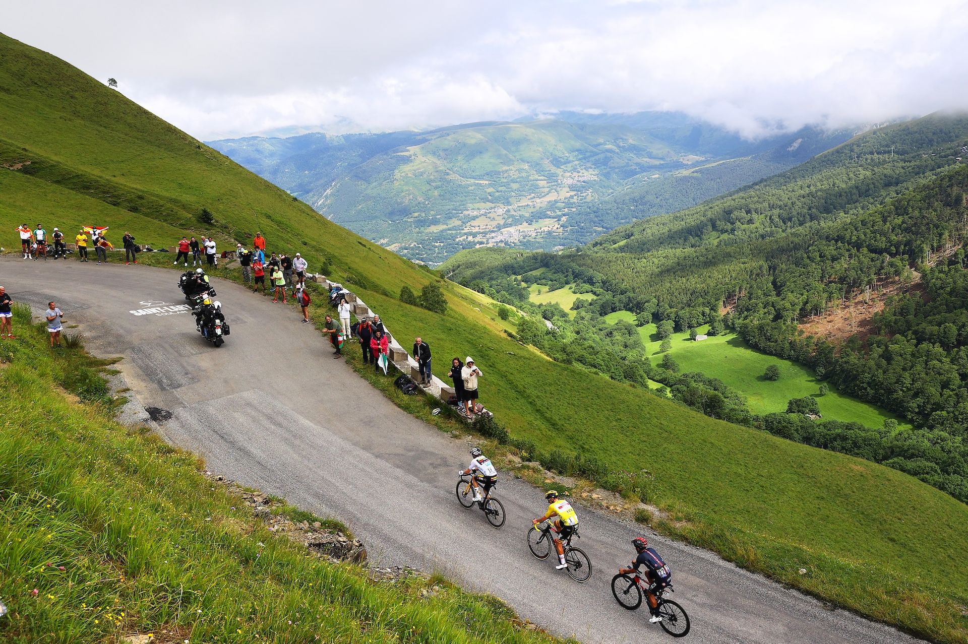 SAINT-LARY-SOULAN COL DU PORTET, FRANCE - JULY 14: Richard Carapaz of Ecuador and Team INEOS Grenadiers, Tadej Pogačar of Slovenia and UAE-Team Emirates Yellow Leader Jersey & Jonas Vingegaard of Denmark and Team Jumbo-Visma White Best Young Rider Jersey in the Breakaway at Col du Portet (2215m) during the 108th Tour de France 2021, Stage 17 a 178,4km stage from Muret to Saint-Lary-Soulan Col du Portet 2215m / Landscape / Fans / Public / Mountains / @LeTour / #TDF2021 / on July 14, 2021 in Saint-Lary-Soulan Col du Portet, France. (Photo by Tim de Waele/Getty Images)