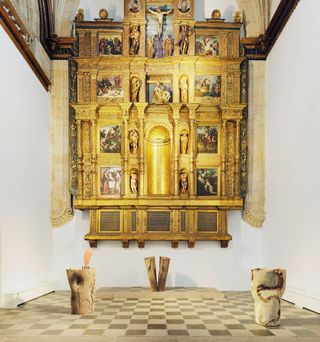 Barceló’s ceramic pieces beneath a 16th-century altarpiece
