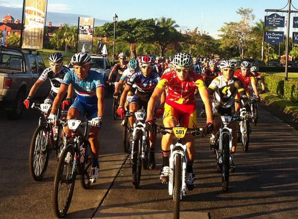 Racers set out from Herradura