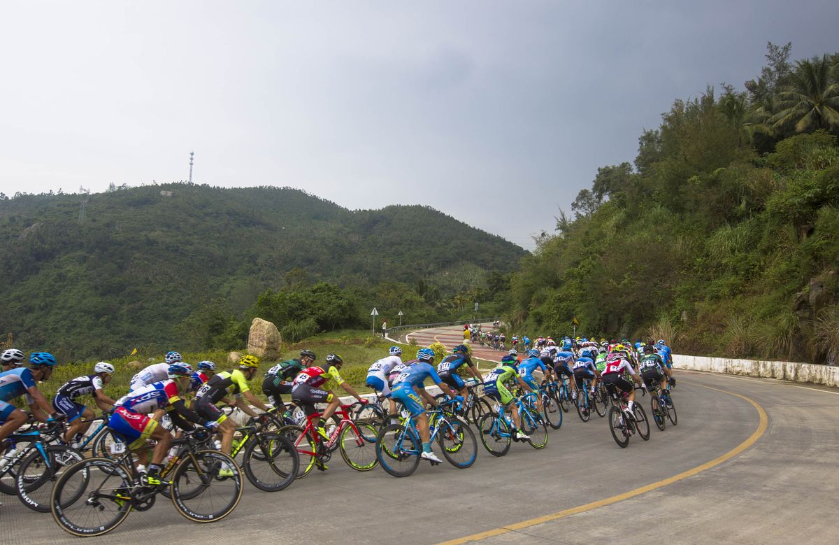 The peloton on the final stage of the Tour of Hainan.