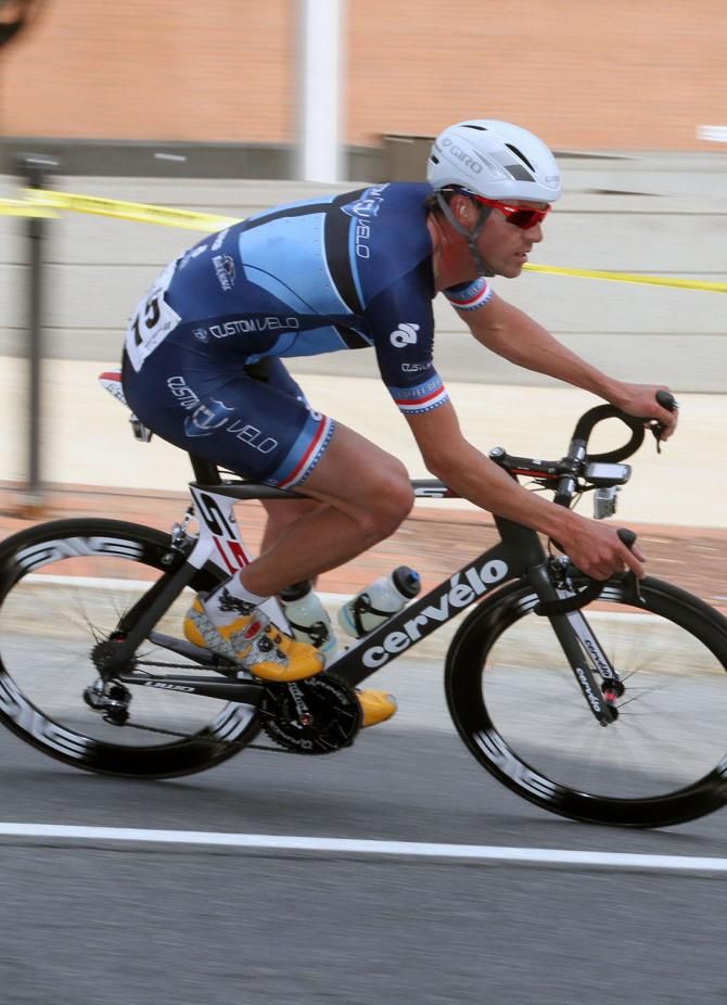 Bobby Lea (CustomVelo.com) gingerly takes a dangerous curve