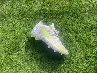 Kipsta CLR Elite football boots made by Decathlon. Placed onto astroturf for a clear look at them.