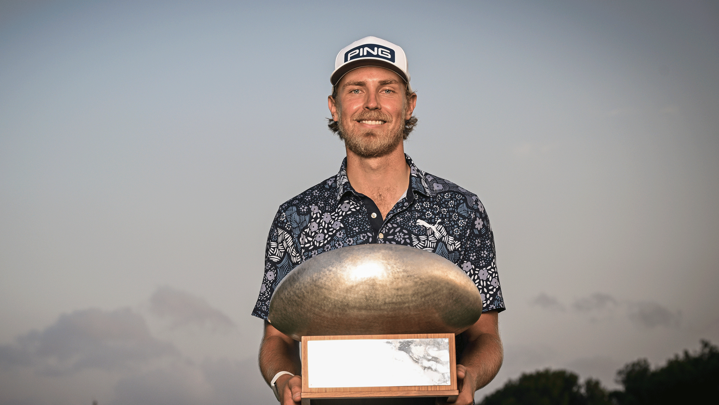 Kristoffer Reitan poses with the Challenge Tour Grand Final trophy after winning in 2024