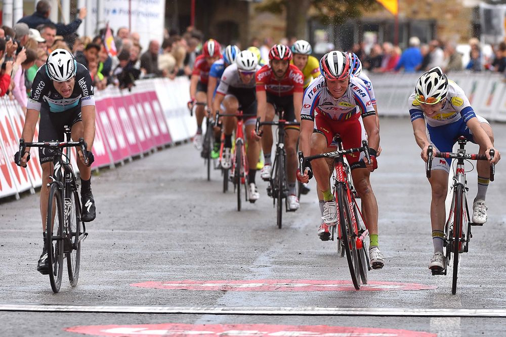 Ruders battle for the final podium spots during stage 3 at Tour de Wallonie