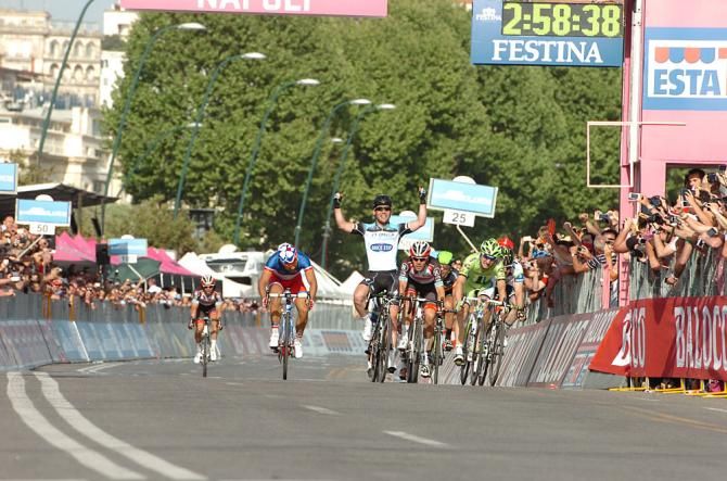 Mark Cavendish wins Giro stage 1 ahead of Elia Viviani and Nacer Bouhanni