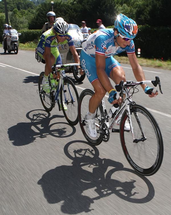 Pierrick Fedrigo leads Franco Pellizotti in the break.