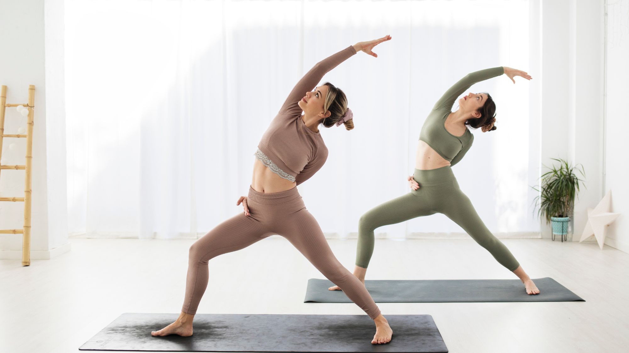 What to Wear to do Yoga: An Outfit for Every Practice — Alo Moves