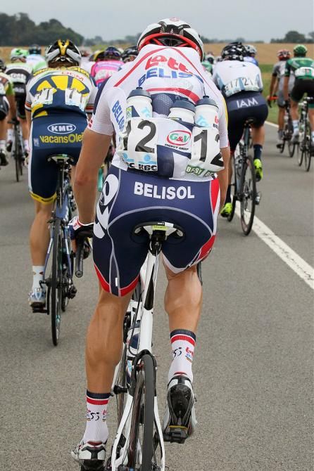 Lars Bak on bottle detail for his Lotto Belisol teammates