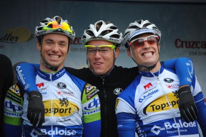 Three Topsport riders (Tom Van Asbroeck, Eliot Lietaer and Stijn Steels) joking at the start.