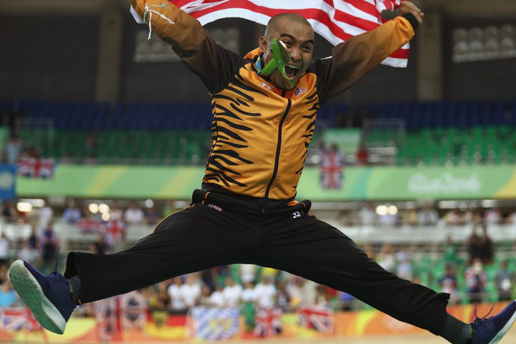 Azizulhasni Awang (Malaysia) jumps for joy
