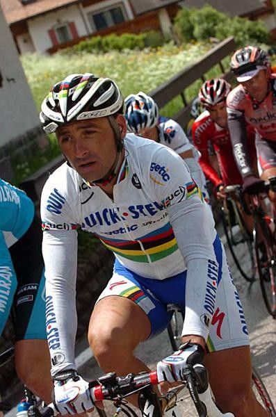 Paolo Bettini (Quickstep-Innergetic) in the escape - again.