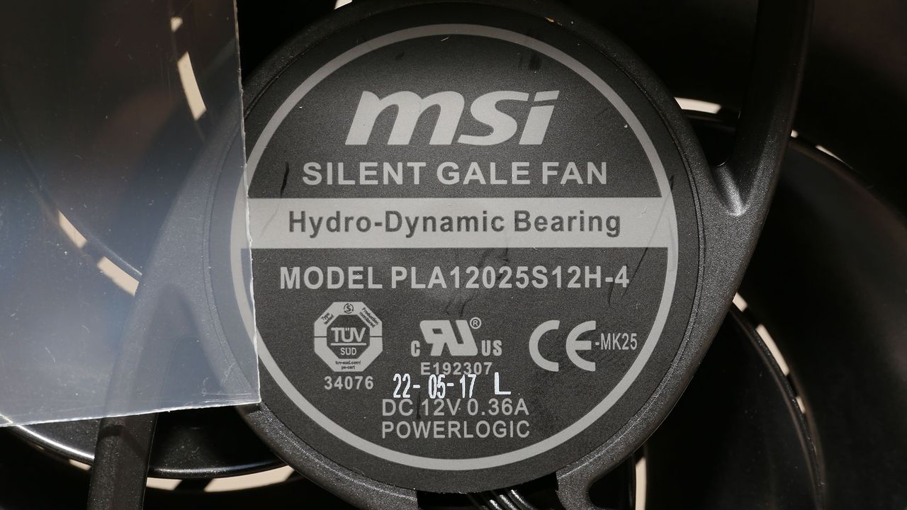 MSI MEG Ai1000P PCIe5