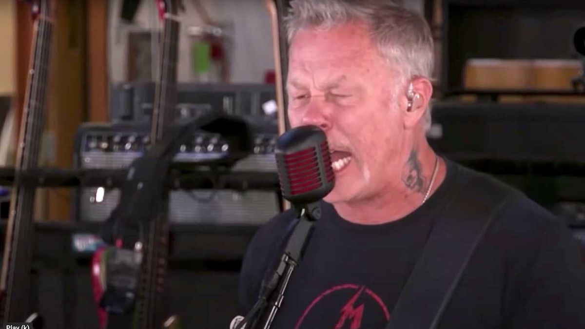 James Hetfield singing