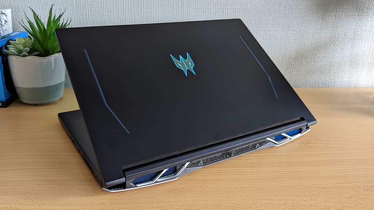 Acer Predator Helios 300 Laptop Review 