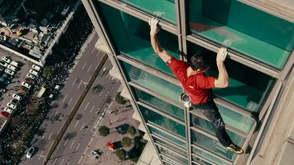 Alex Honnold climbing Taipei 101