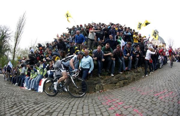 Nuyens suffers on the Muur of Geraardsbergen