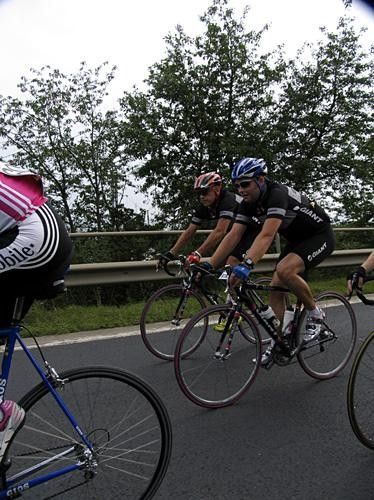 At last, in a big bunch it's much easier and there are smiles again; Taufig seems to have forgiven the cause of his crash...