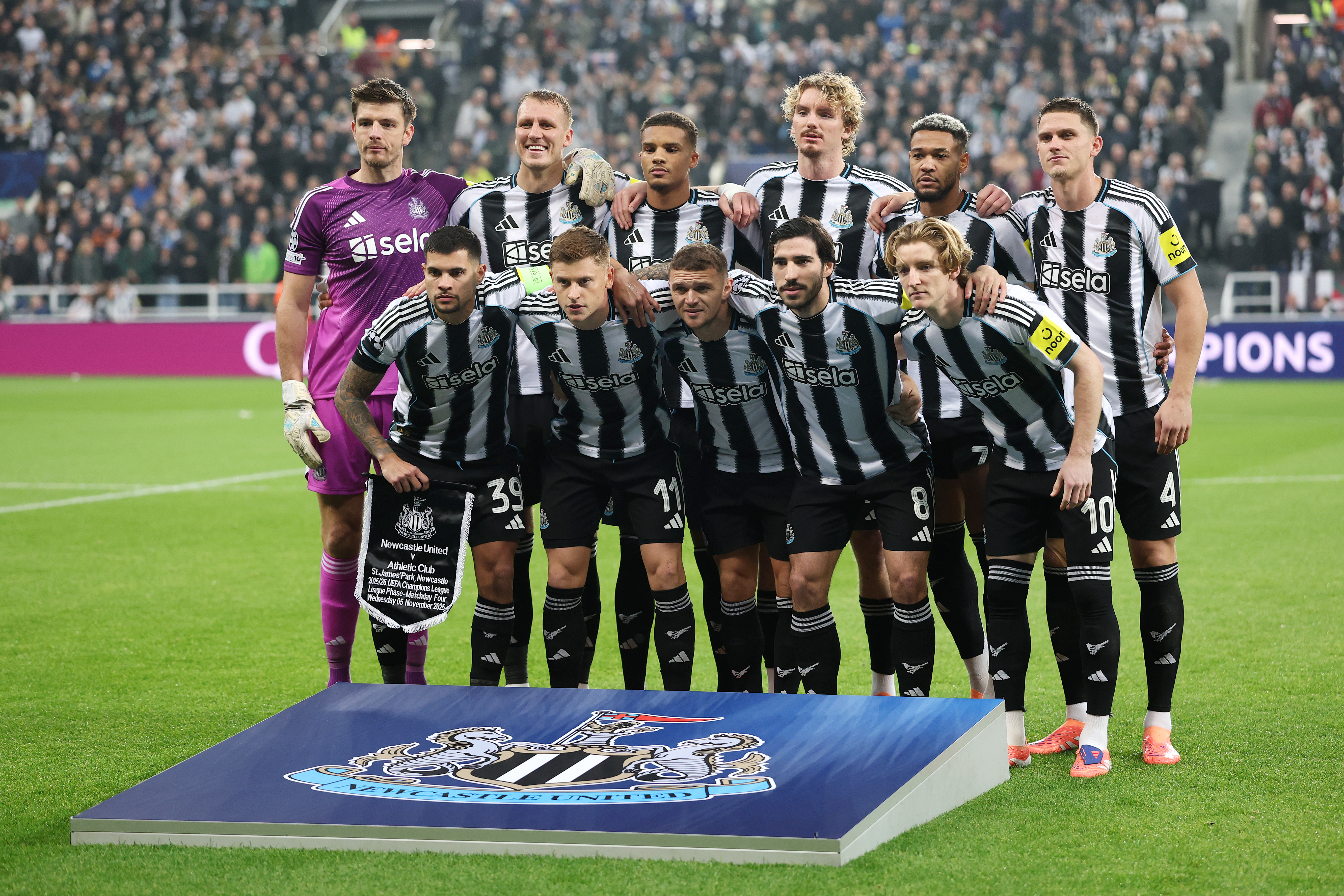 NEWCASTLE UPON TYNE, ENGLAND - NOVEMBER 05: The players of Newcastle United pose for a team photo prior to kick-off ahead of the UEFA Champions League 2025/26 League Phase MD4 match between Newcastle United FC and Athletic Club at St James&amp;amp;apos; Park on November 05, 2025 in Newcastle upon Tyne, England. (Photo by Stu Forster/Getty Images)