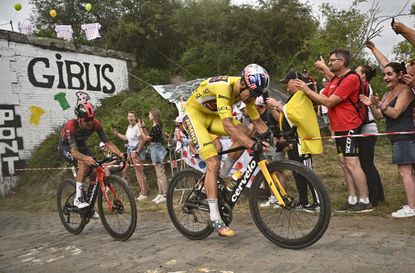 Tour de France Tom Pidcock on Wout Van Aert