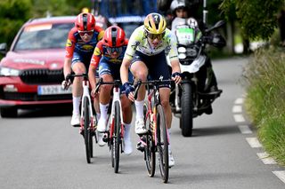 Itzulia Women: Mischa Bredewold secures overall victory with daredevil descending as Dominika Włodarczyk doubles up to win final stage 