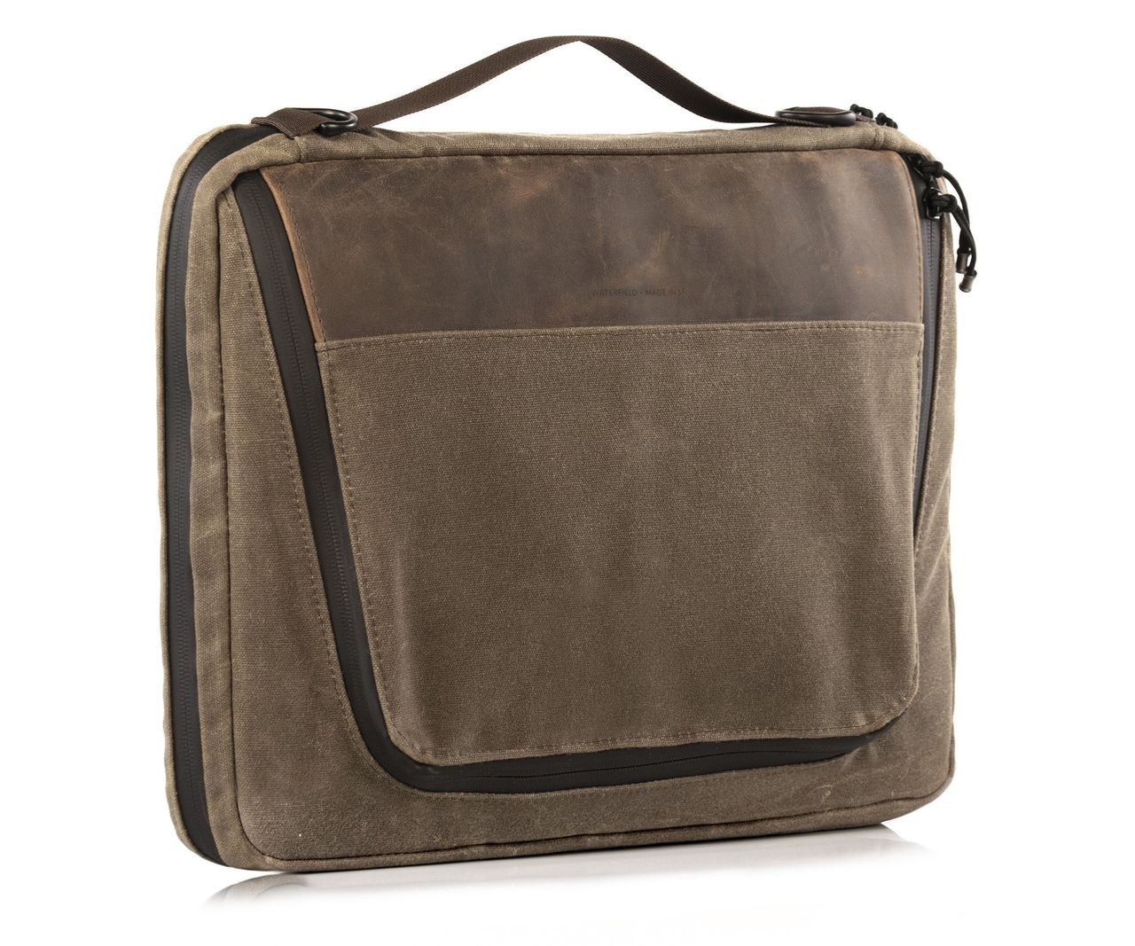 Waterfield Tech Folio 16 Closed