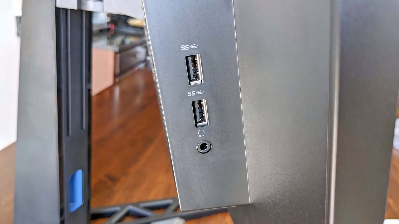 Lenovo Legion Y25-30 side ports.