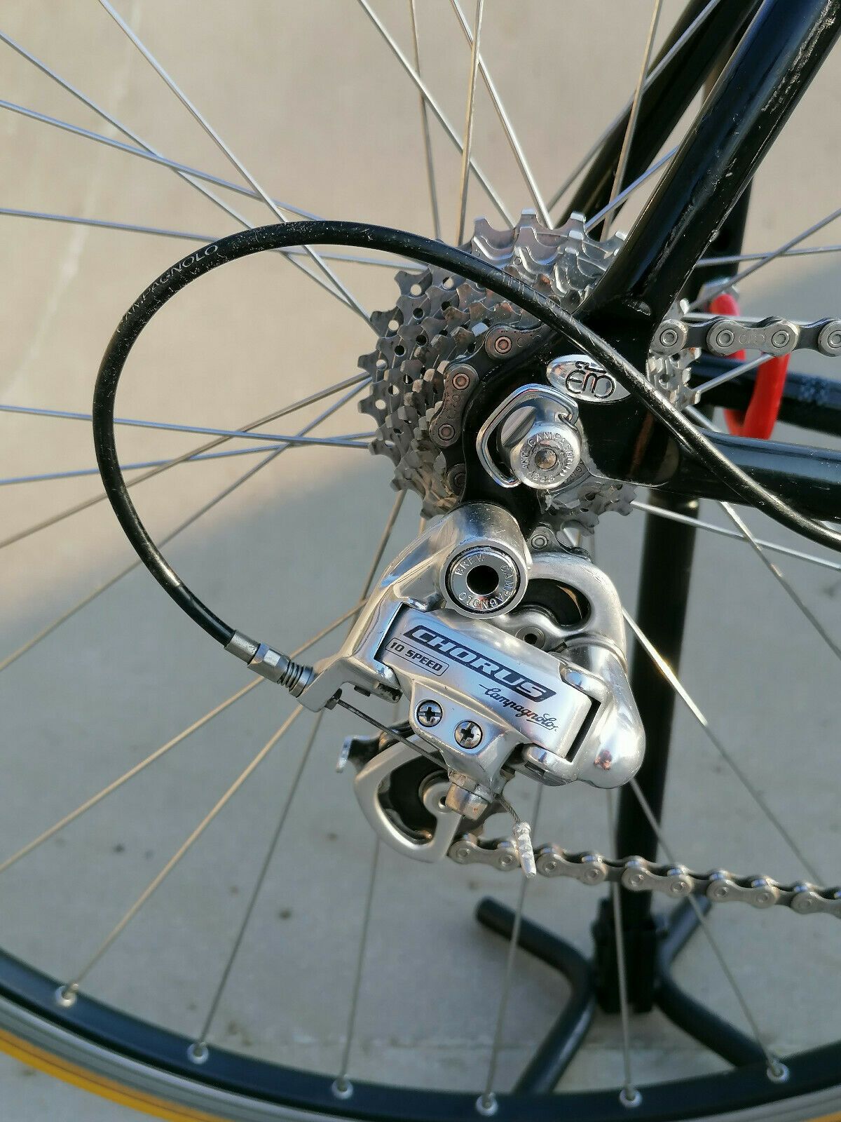 The bike uses Campagnolo&rsquo;s 10-speed Chorus groups &ndash; as used by Van Huffel and his Vlaanderen teammates in 2002
