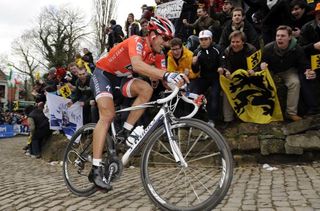 Fabian Cancellara (Saxo Bank) goes for gold on the Muur at Flanders