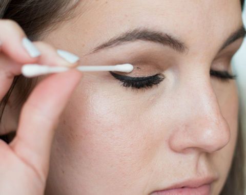 Eye makeup trick cotton bud