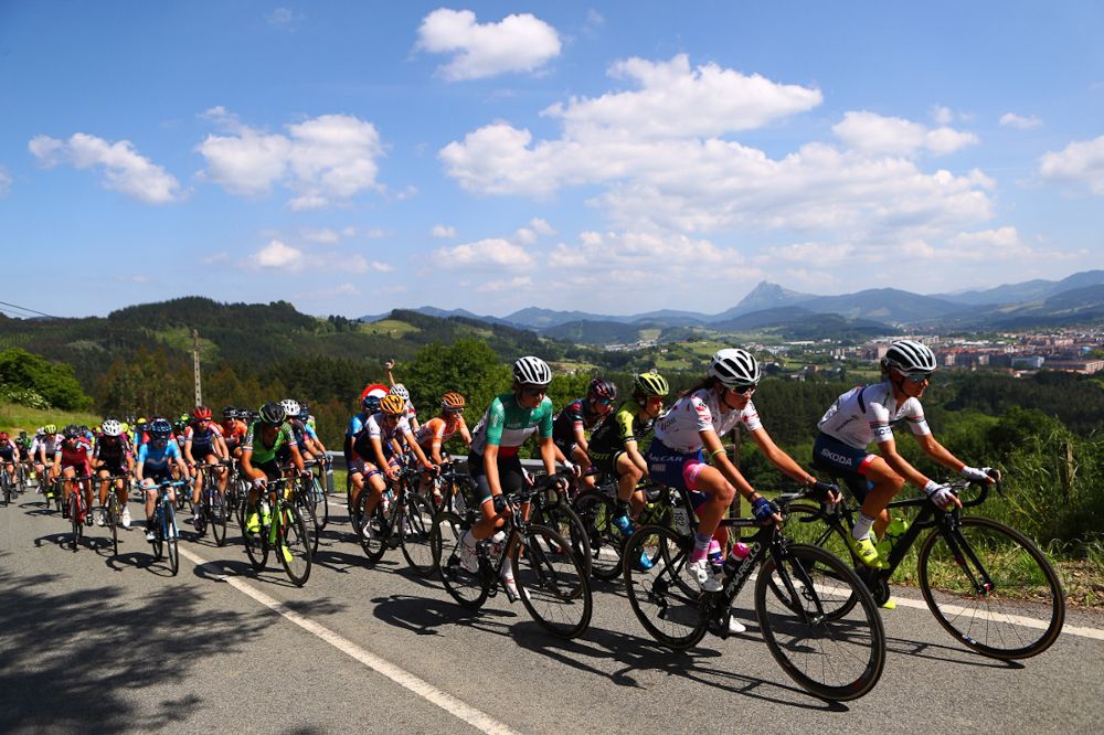 The peloton in action during the final stage at Emakumeen Bira